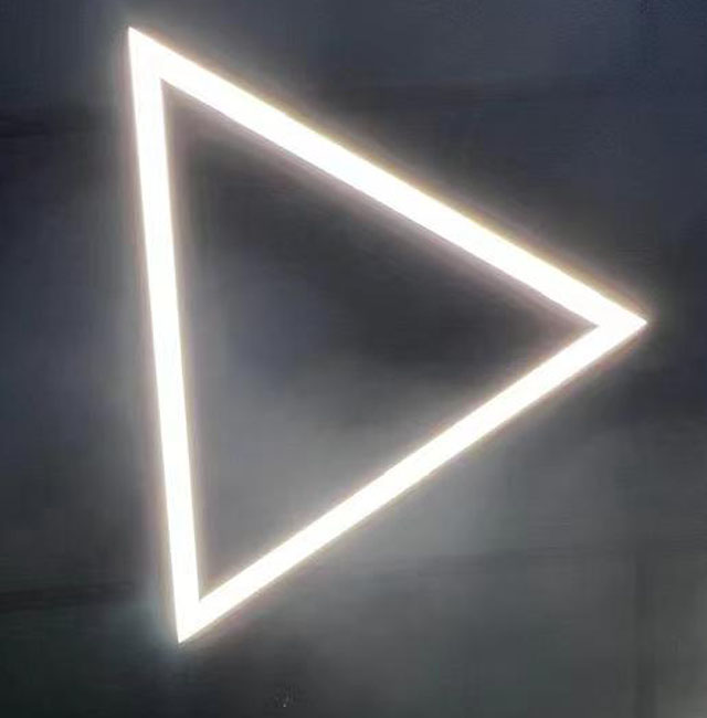 Luz lineal triangular sin atenuación de 6500k